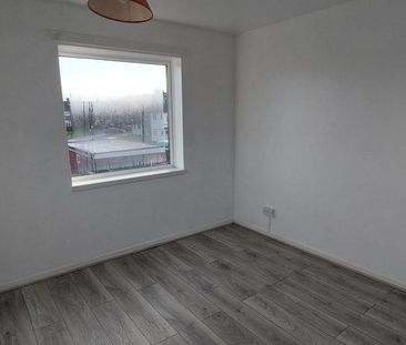 3 bedroom end of terrace house to rent - Photo 3