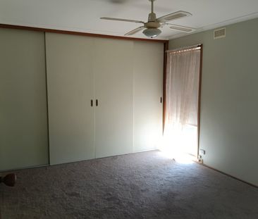 3 Bedroom Home in Court Location Cloe To School - Photo 5