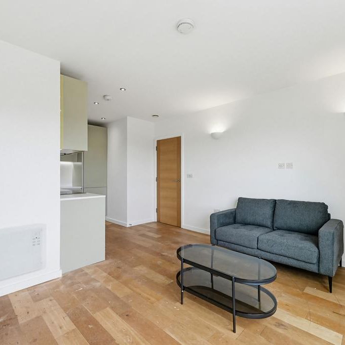 Studio to rent - Photo 1