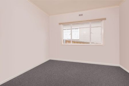 Comfortable Home in Claremont - Photo 3