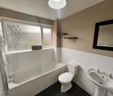 4 bedroom link detached house to rent - Photo 5