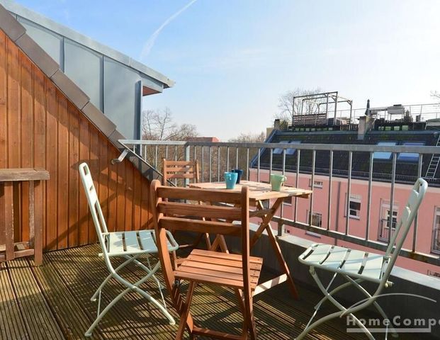 Möblierte 2-Zimmer-Dachgeschosswohnung mit Terrasse in Berlin-Neukölln - Photo 1