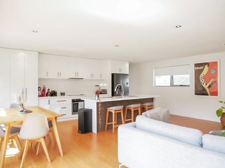 Modern Townhouse - Photo 4