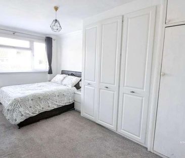 Pendlestone, Thundersley, SS7 - Photo 3