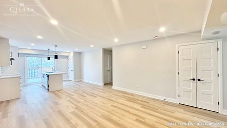 BEAUTIFUL 2-BEDROOM MAIN LEVEL UNIT WITH MODERN UPGRADES - Photo 3