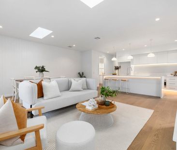This Townhouse ticks all the boxes. - Photo 1
