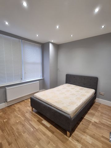 3 Bed Flat, Fairlight Road, SW17 - Photo 2