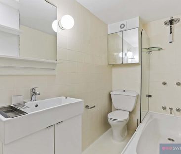 STUDIO IN THE CENTRE OF MANLY - Photo 3