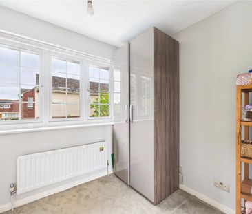 4 bedroom link detached house to rent - Photo 3