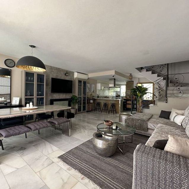 Alquiler de chalet adosado en Calle Al-andalus - Photo 1