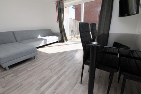 5 bedroom terraced house to rent - Photo 4