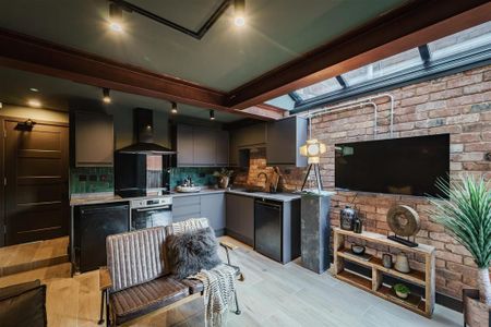 1 bedroom in a house share to rent - Photo 2