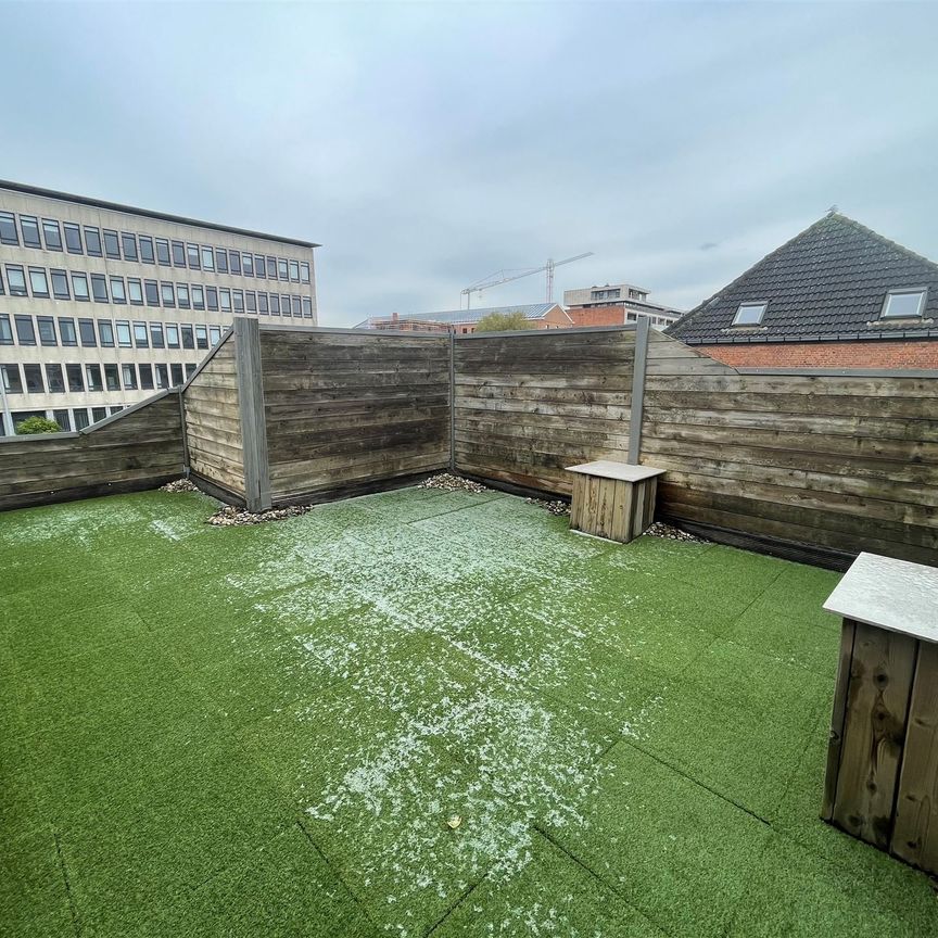 Prachtig, lichtrijk appartement met 1 slaapkamer en terras aan de Vaart! - Photo 1