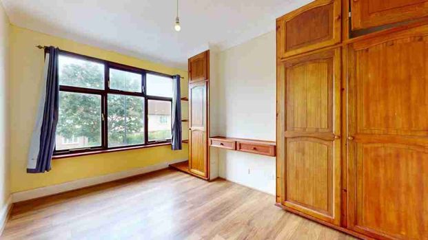 3 Bed Terraced House, Close To Davidson Road, CR0 - Photo 1