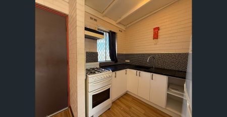 One bedroom UNFURNISHED unit in excellent location - Photo 5