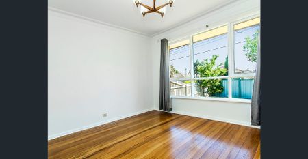 Freshly renovated Three Bedroom Home Close To Shops, Transport & Schools - Photo 4