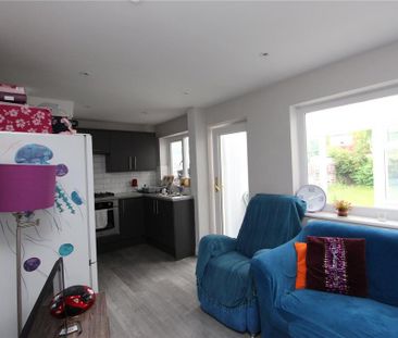 3 bedroom semi-detached house to rent - Photo 3