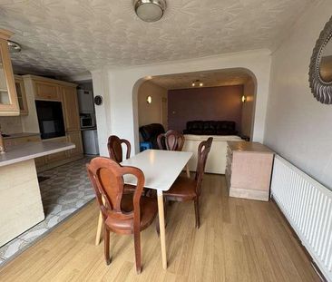 Clevedon Gardens, Hounslow, TW5 - Photo 2