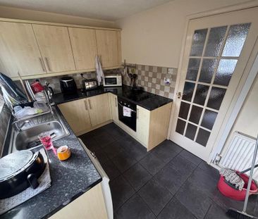 2 bedroom end of terrace house to rent - Photo 6