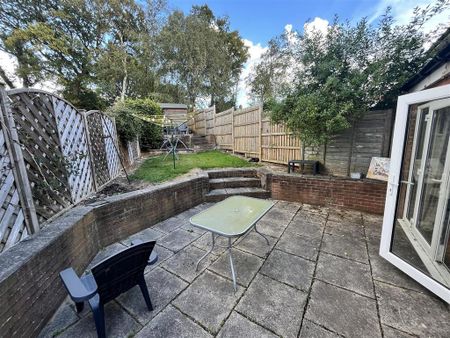 1 bedroom in a house share to rent - Photo 3