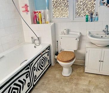 3 bedroom end of terrace house to rent - Photo 6