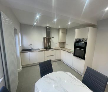 3 bedroom terraced house to rent - Photo 6