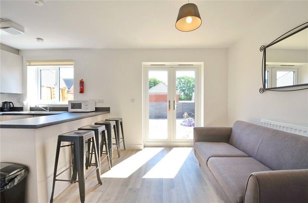 4 bedroom semi-detached house to rent - Photo 1