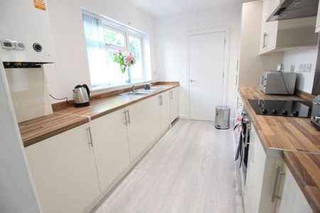 1 bedroom in a house share to rent - Photo 5