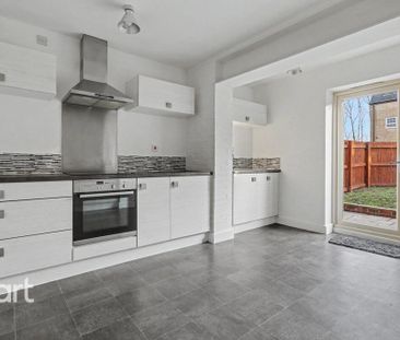 4 bedroom semi-detached house to rent - Photo 5