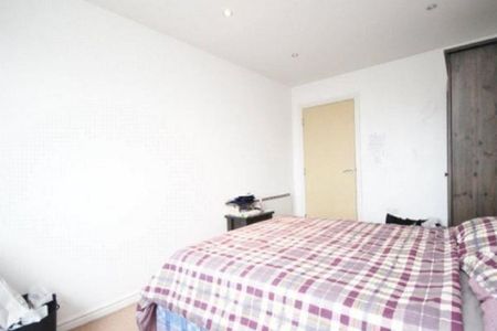 3 bedroom flat to rent - Photo 3