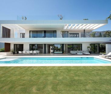 Luxury Detached House for rent in Marbella, Andalusia - Photo 4