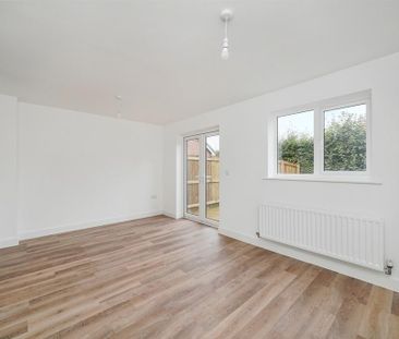 4 bedroom semi-detached house to rent - Photo 1