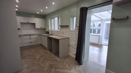 2 bedroom terraced house to rent - Photo 3
