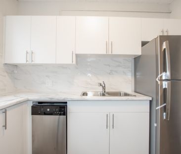 *STUNNING* 1 BEDROOM APARTMENT IN ST. CATHARINES!! - Photo 2