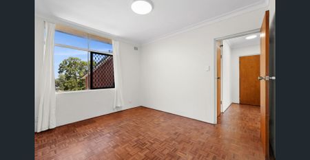 Light Filled Apartment in Leafy Hunters Hill - Photo 2