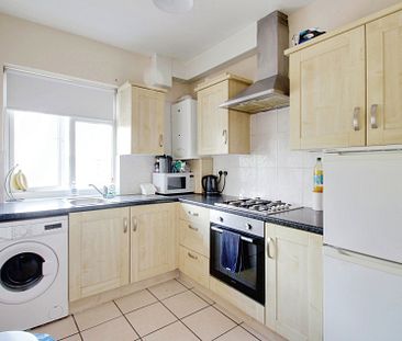 2 bed flat to rent in Bathurst Walk, Richings Park, SL0 - Photo 3