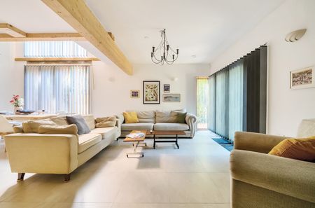 4 bedroom detached house to rent - Photo 3