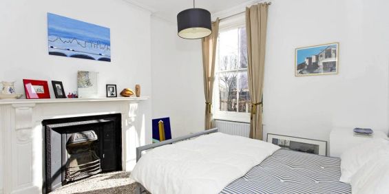 3 bedroom flat in London - Photo 3