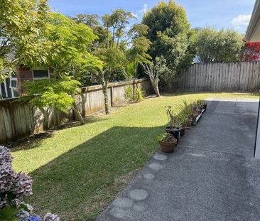 Light and bright in Northcross - minor dwelling also available - Photo 2