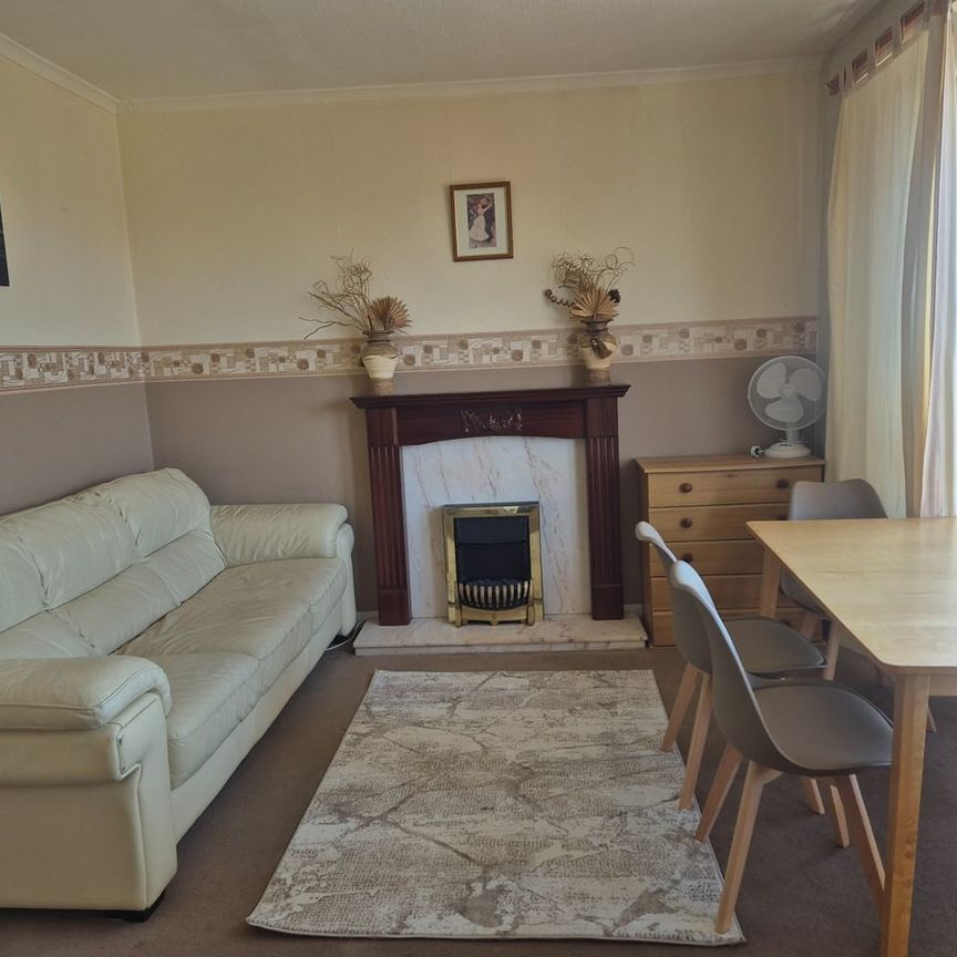 2 Bed Flat, Main Street, G40 - Photo 1