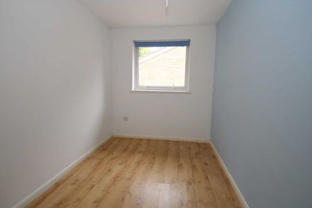 2 bed Flat for rent - Photo 5