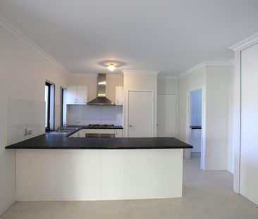 FANTASTIC OPPORTUNITY IN PRIME LOCATION! - Photo 4