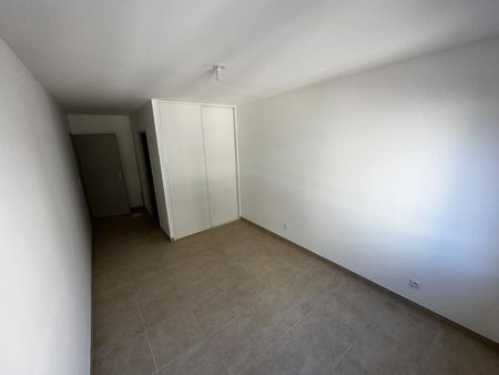 A LOUER TYPE 4 NEUF - CROLLES -SANS FRAIS D AGENCE - Photo 2