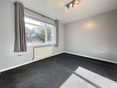 Flat 116C, Pine Court, Stourbridge, West Midlands - Photo 2