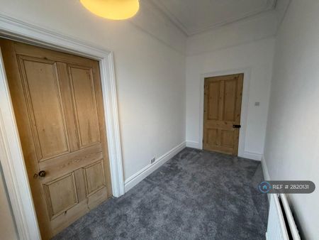 3 bedroom flat to rent - Photo 5