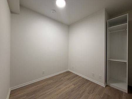 AKRA CONDOS: Mount Pleasant Rd & Erskine Ave (109 Erskine Ave.) AD#1001006 - Photo 4