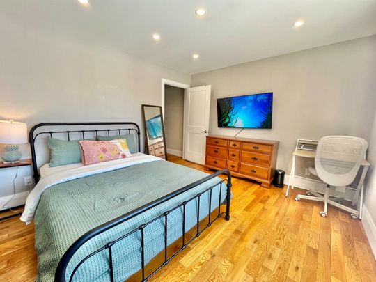 For Lease - 26 Leyton Avenue Unit# Room, Toronto, Ontario - Photo 1