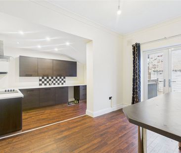 2 Bedroom Terraced - Photo 2