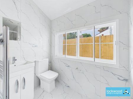 3 bedroom flat to rent - Photo 3