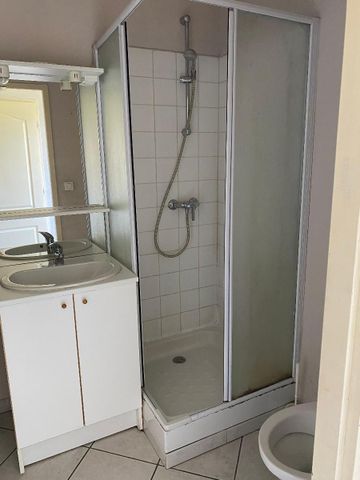 Location Appartement 3 pièces 78m² LES VANS 07140 - Photo 2
